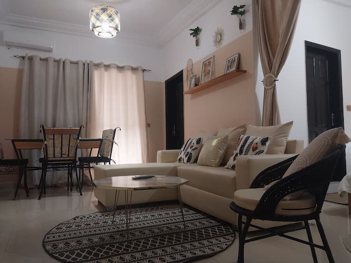 beau grand et cosy studio en zone 4 Apartments for Rent in Abidjan