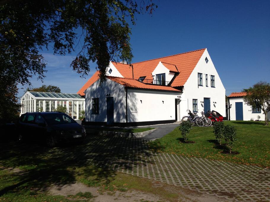 Parking & entrance