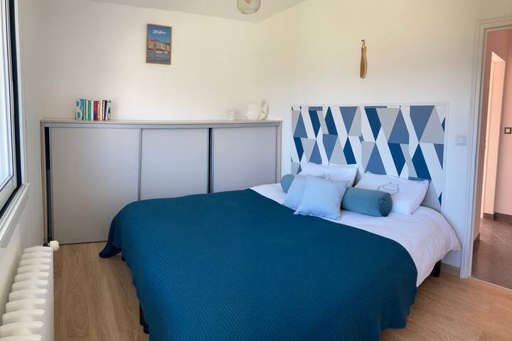 Schlafzimmer 1