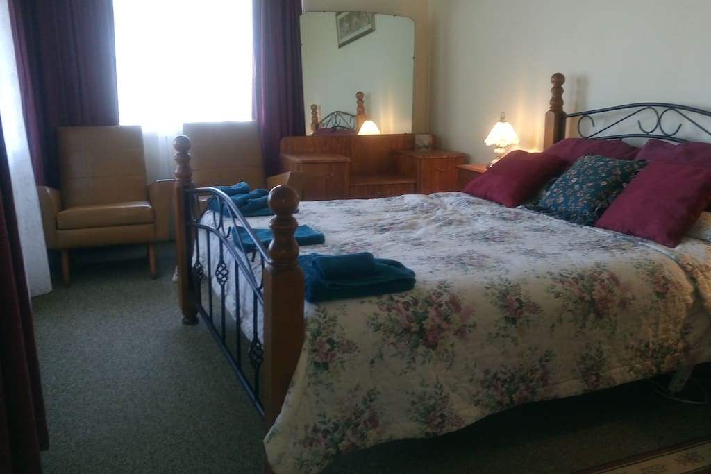Kirazz House, first bedroom , queen bed
