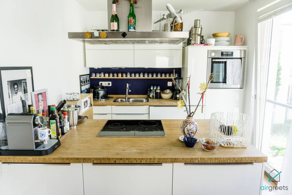 The fully equipped kitchen offers everything you need for a self-prepared meal.