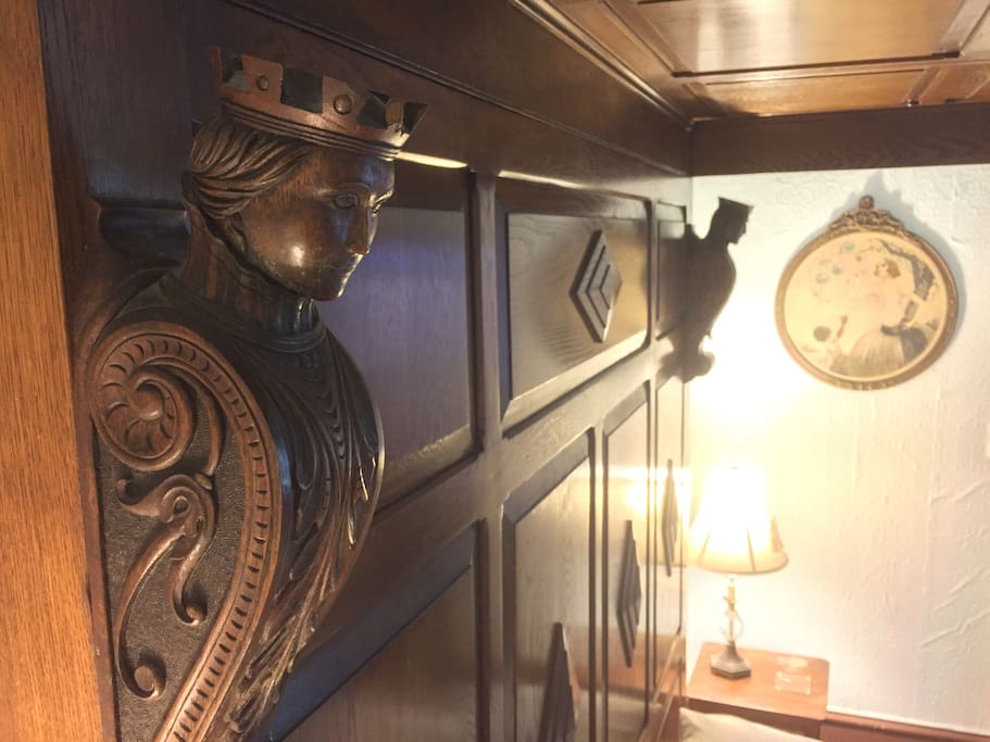 Victorian Room - bed detail