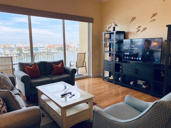 Clearwater Beach Condo - Clearwater Beach, FL