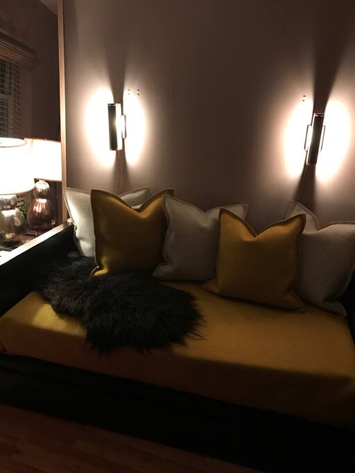 The single bedroom has a twin bed, plenty of light and comfy pillows.