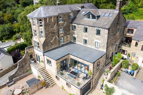 Popular Airbnb listing: Swallow View, A Spacious Base with stunning views in Matlock Town