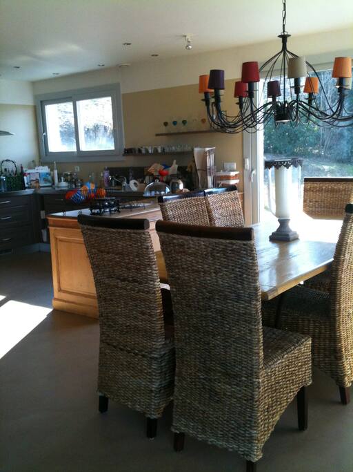 Un salon à manger pour 8 personnes