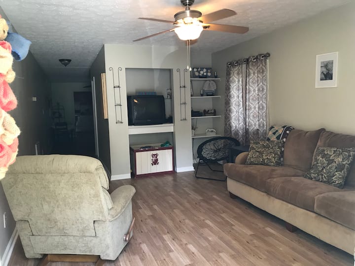 Spacious 2 Br Country Setting Apartment - Eatonton, GA