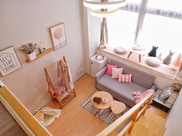 ROOM1.LOFT公寓配百寸高清投影仪! 市中心BRT沿线 ,速达机场动车站-入住5晚以上包接送机