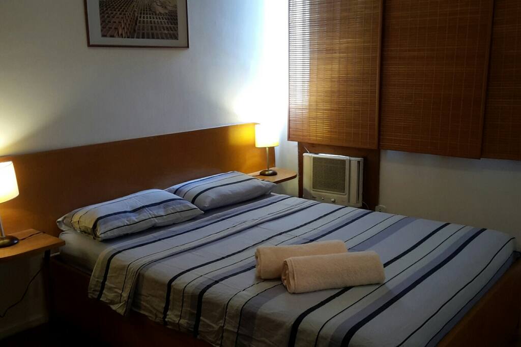 Quarto minimalista e completo