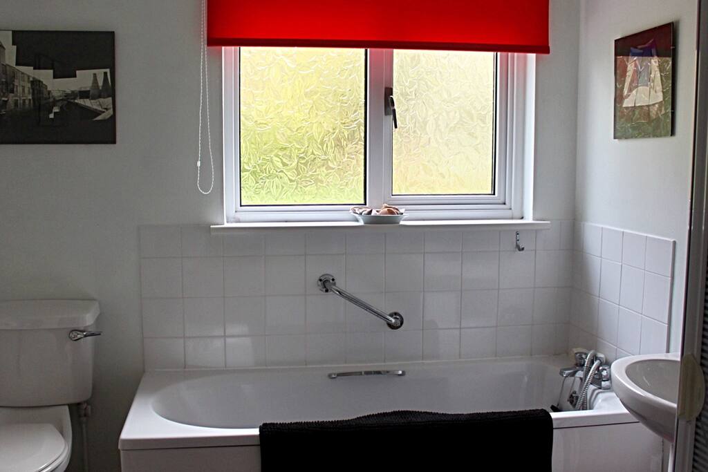 Private bathroom for Bedroom 1