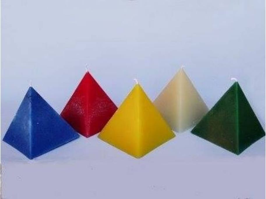 pyramidal de bougies thérapeutiques