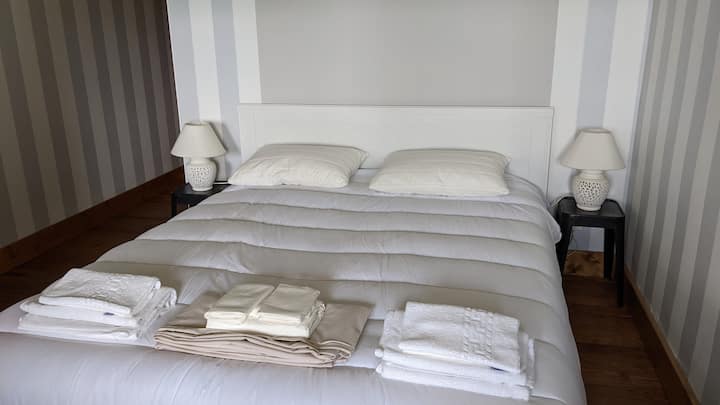 إضاءة مزدوجة 160 × 200. Literie neuve. 