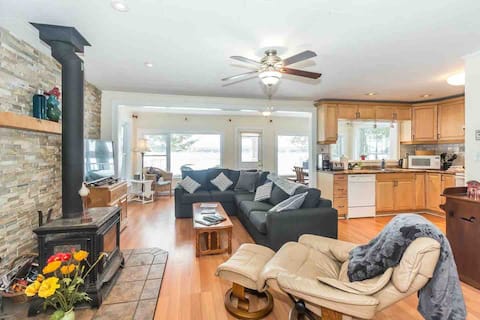Top Airbnb: Charming cottage on Lake Muskoka in Bracebridge