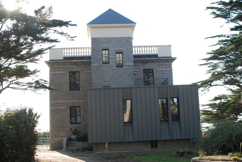 Allée menant à l’entrée de la maison d’hôtes