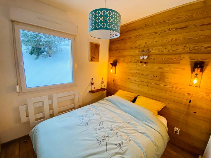Habitación con cama de 140 x 190 con armario