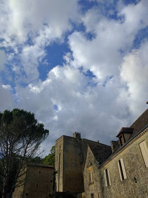 La Ferme, avec vue sur le Donjon de Montferrand