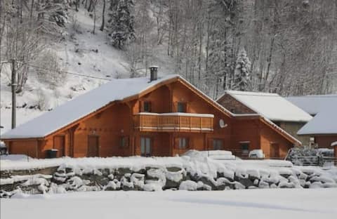 Charming wooden chalet for 10 people, spa and sauna