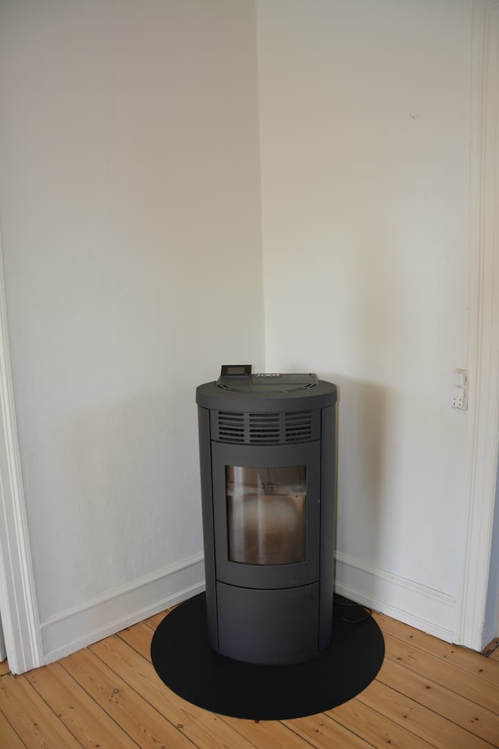 一楼-电子现代壁炉，方便您享受丹麦舒适的「hygge」。