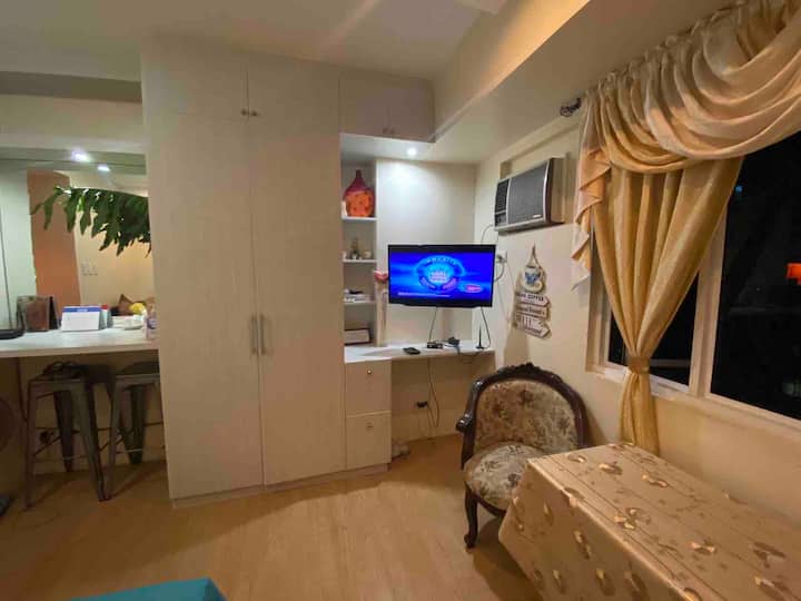 Comfy & Complete studio unit in Quezon city Apartments for Rent in