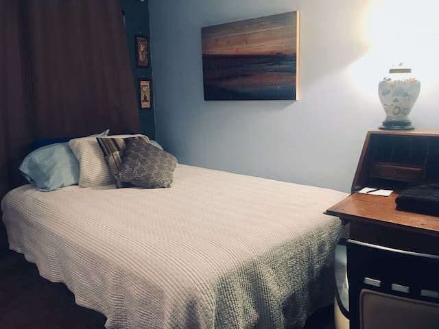 Private room in Miami, shared bath