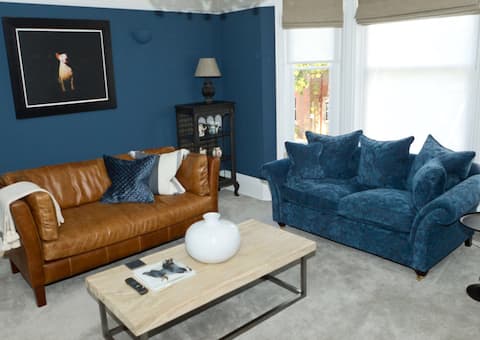 Successful Airbnb property: Beaufort House, Town Centre apartment plus parking in Lymington And Pennington
