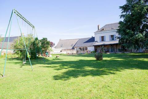 Character house, wooded park, heated pool