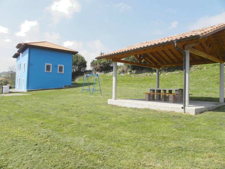 casa rodeada de finca