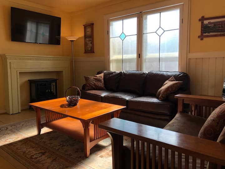 2bd, 2bath Downtown Bungalow W/ Hot Tub, Dogs Ok! - Bend, OR