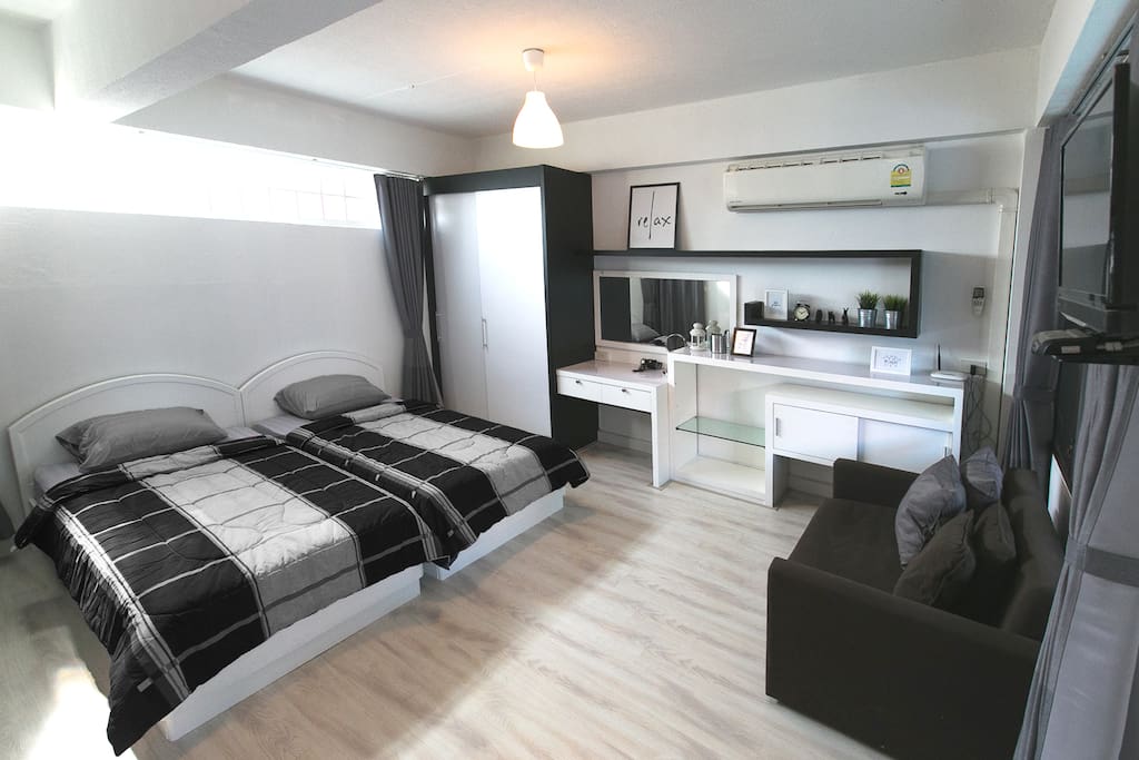 A private studio with 2 single beds