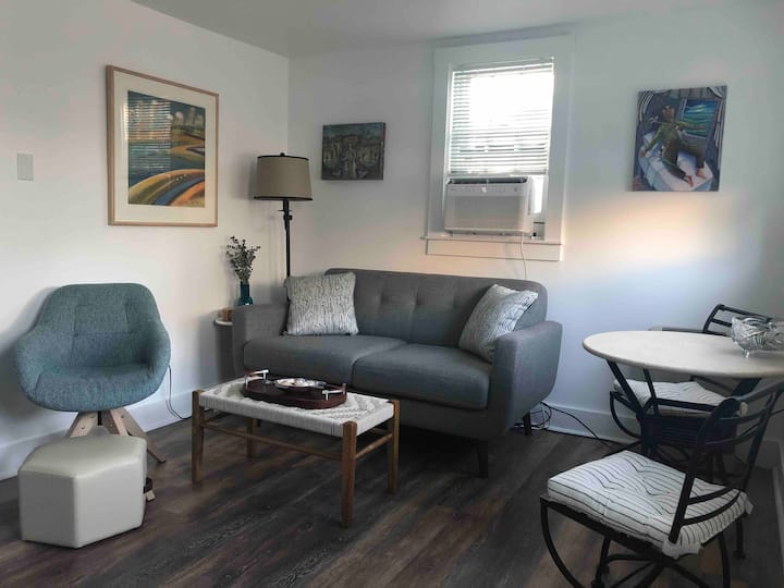 East End: Cozy 2-bedroom Cottage W/ Private Patio - Provincetown, MA