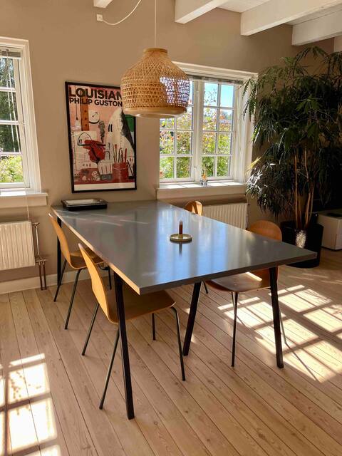 Apartment with kitchenette in villa close to beach