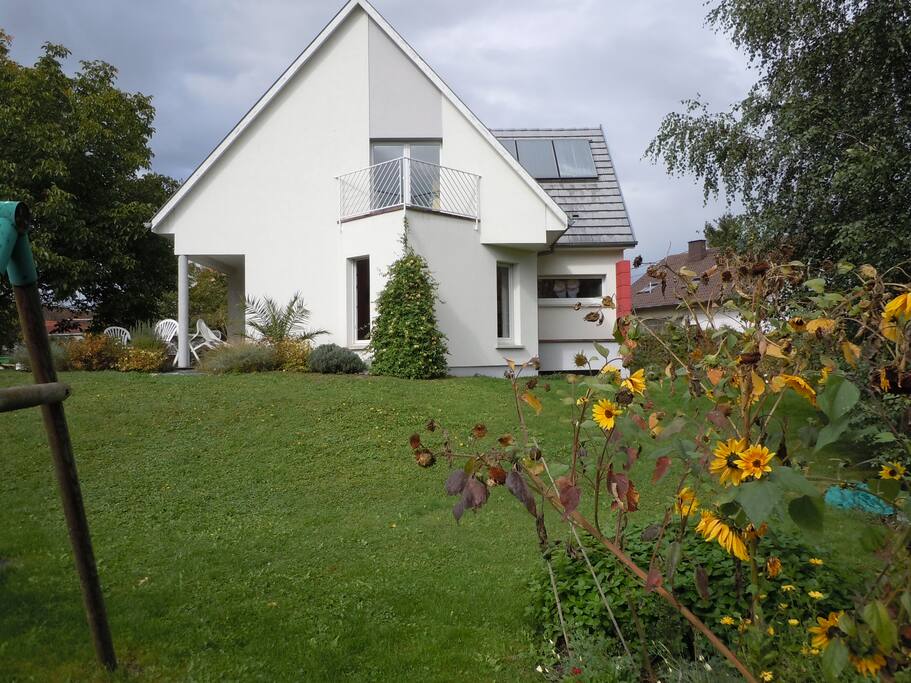 La maison - Vue depuis le potager