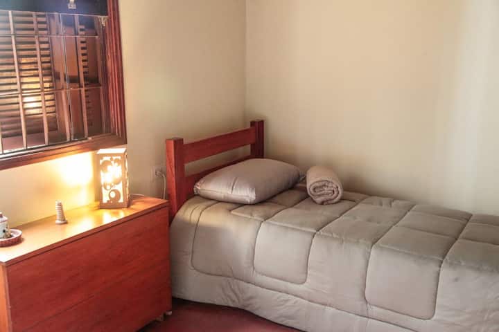 غرفة نوم 3: 3 أسرّة مفردة، أحدها سرير قابل للسحب 