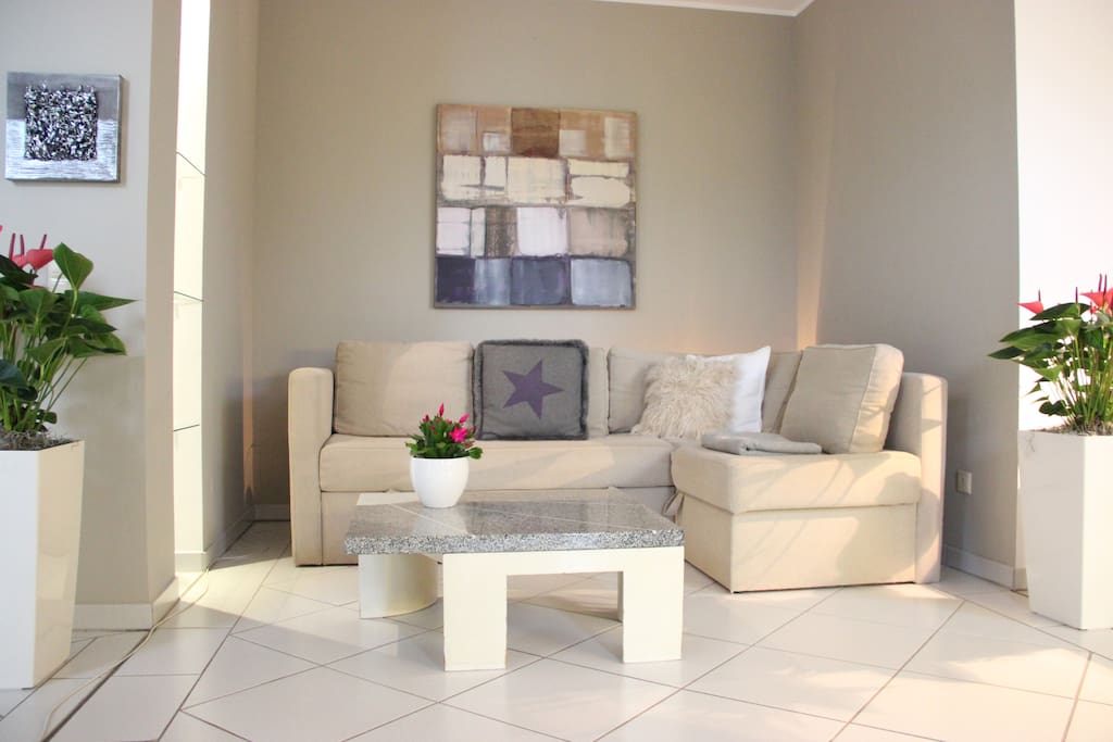 Großes, gemütliches Sofa mit viel Platz
