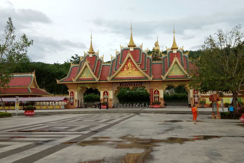 昔日傣王宫殿一一大佛寺风景区