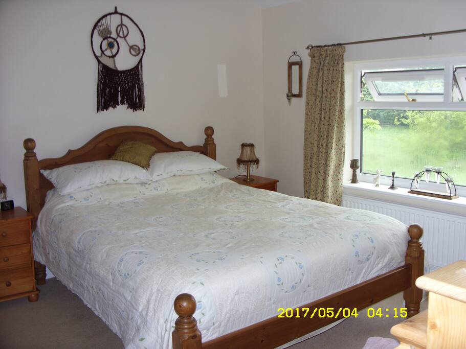 King size Bed