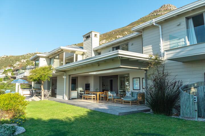 Llandudno Beach House -views of sea, beach & rocks gallery image 4