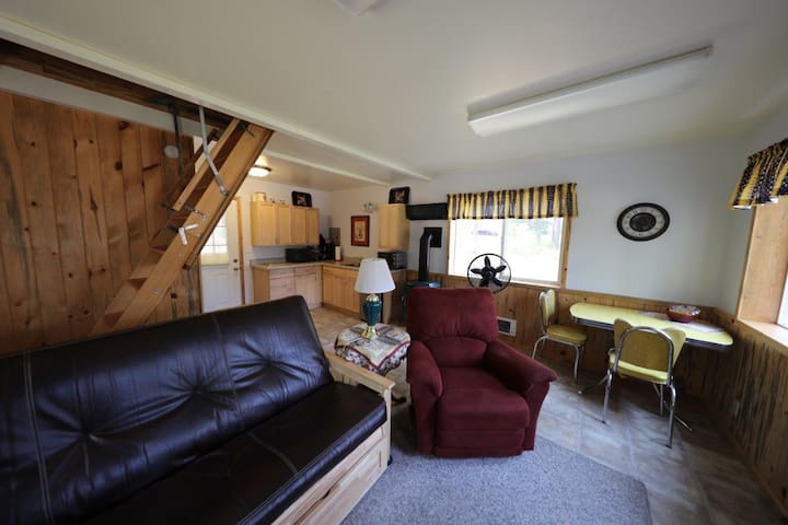 Tamarack Lane Cabins Bowe Cabin Cabins For Rent In Addy