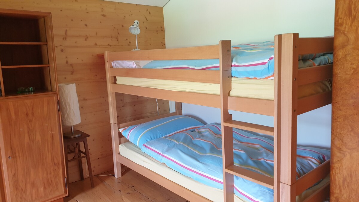 เตียงสองชั้นในห้องเด็ก