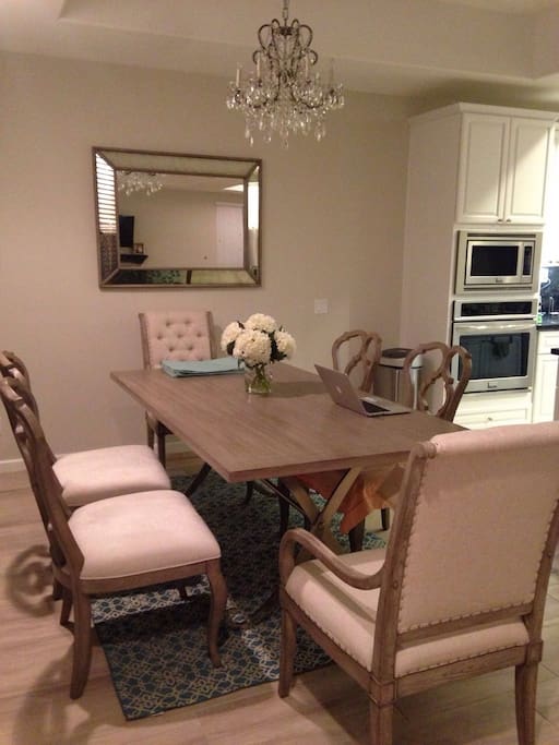 High end dinner table ( 6 people)
