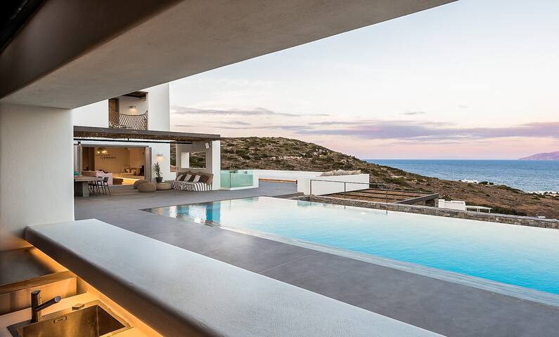 MakMore Villa: Wellbeing Sanctuary with 180° View gallery image 3