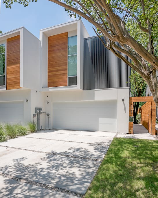 Front of house/ Driveway