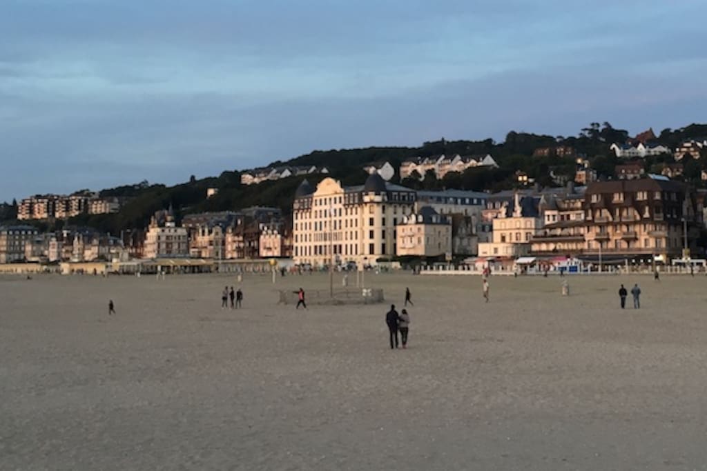 la plage de Trouville et le Trouville Palace