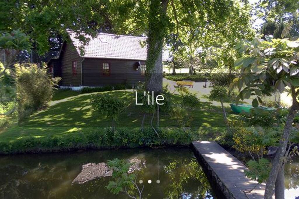Petite ile accessible par un pont