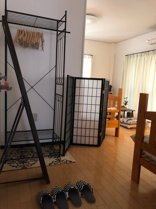 We have prepared an independent kitchen and bathroom for you, as well as tableware, so that you can live here like your own.