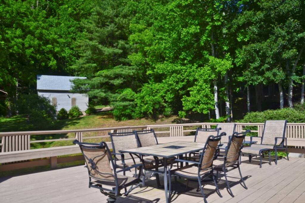 Dine on the deck