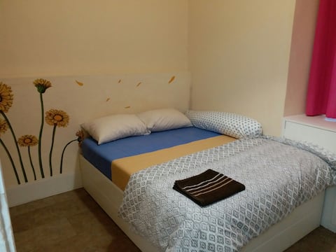 Easy access, Cosy apartment on Main Street