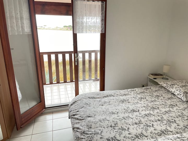 Camera da letto 1 con vista sulla laguna (sempre nessun trucco)