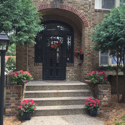 Fabulous Uptown 7BR, 2BA Location, Location!