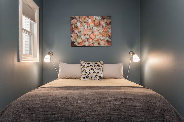 ห้องนอนที่ 2 ตกแต่งด้วยเตียงควีนไซส์อีกหลัง